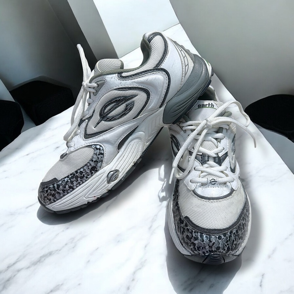 ⏰LAST CHANCE SALE ‼️$225 Earth sneakers walk uphill reverse designed